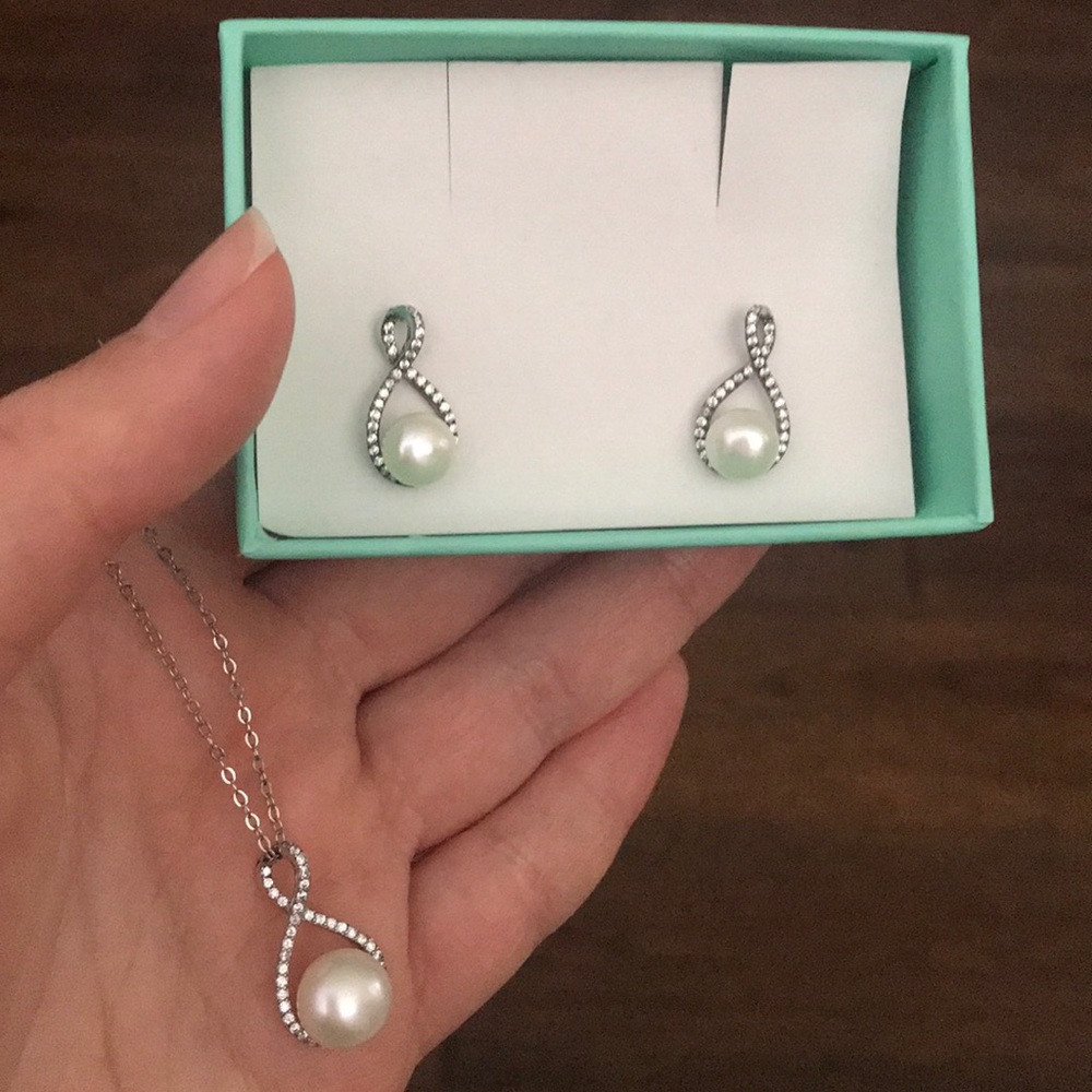 Earring and necklace set. S925 labelled.